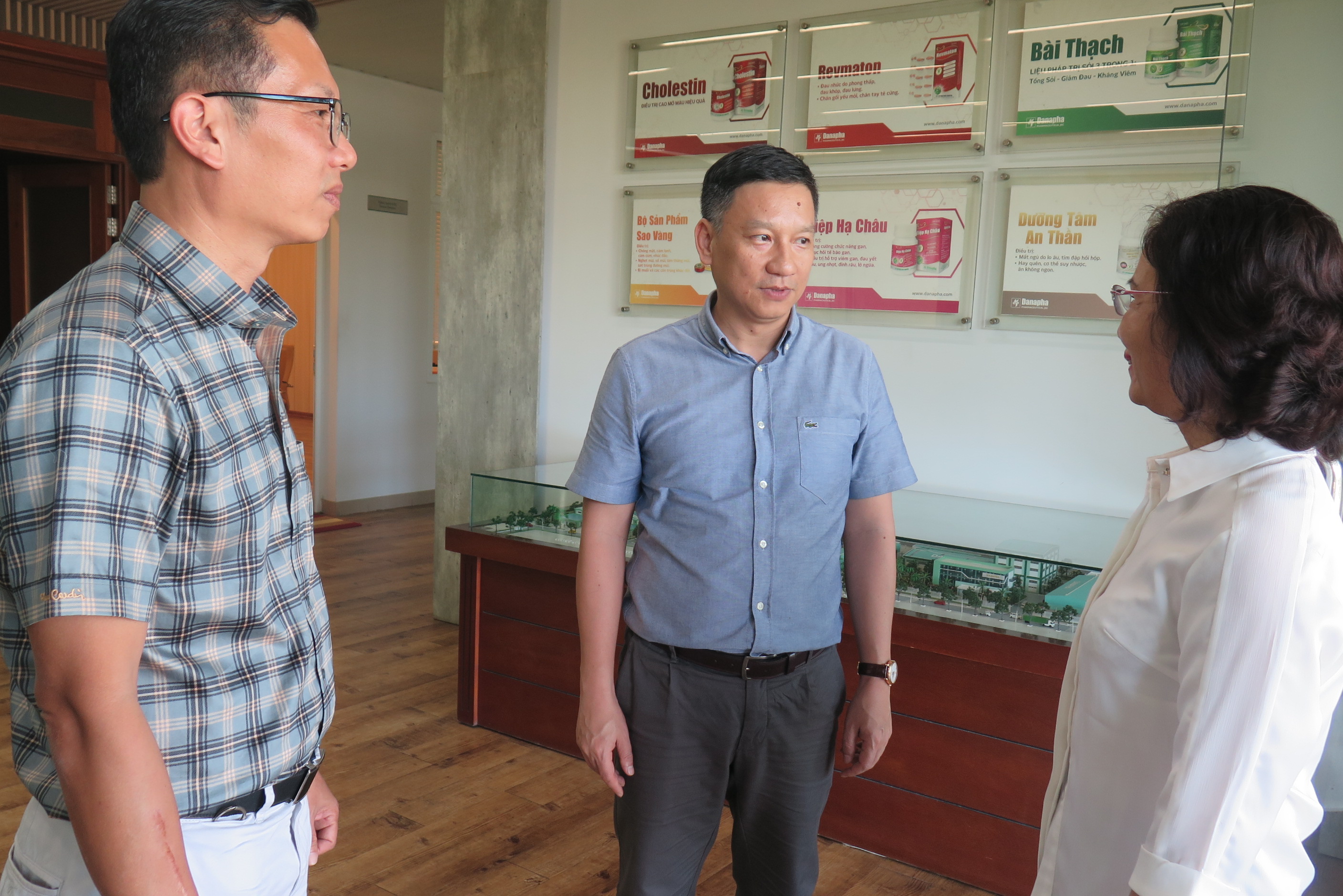 Ban lãnh đạo DANAPHA trò chuyện cùng Bà Chủ tịch Hội